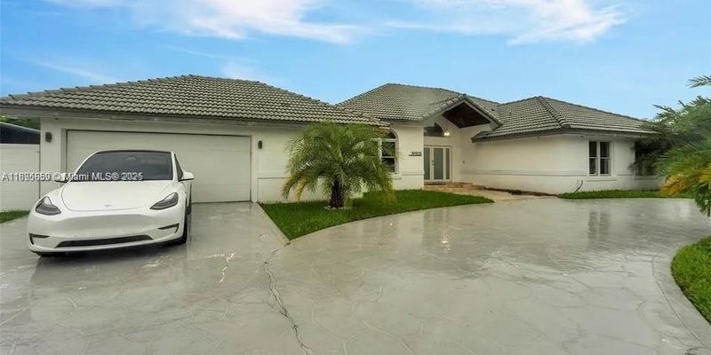 Miami House: 19905 SW 135th Ave #19905