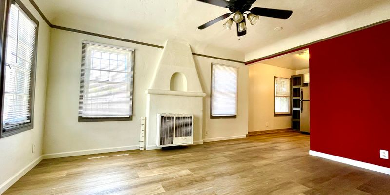 Los Angeles Apartment: 1339 S Sycamore Ave