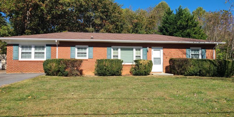 Lenoir House: 1439 Bushville Drive