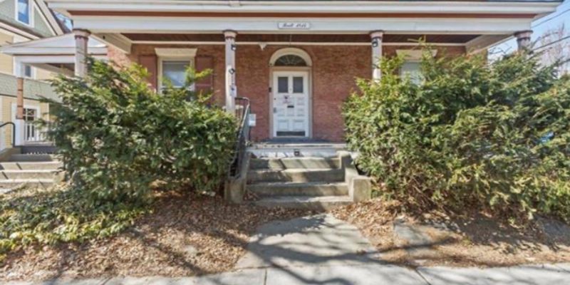Burlington Apartment: 233 Pearl St