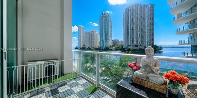 Miami Condo: 300 S Biscayne Blvd