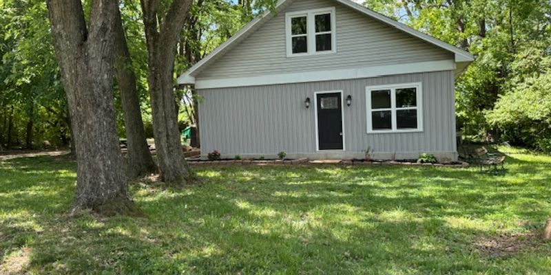 Newburgh House: 3955 Clover Dr