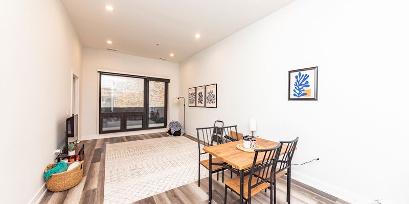 Chicago Apartment: 2317 N Clark St