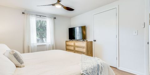 2203 DeLesseps 2-13.jpg
