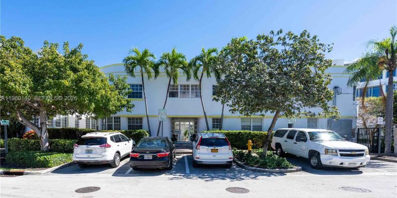 Miami Beach Apartment: 2383 Flamingo Dr