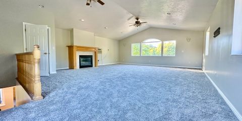 Bonus Family Room (over garage).jpeg