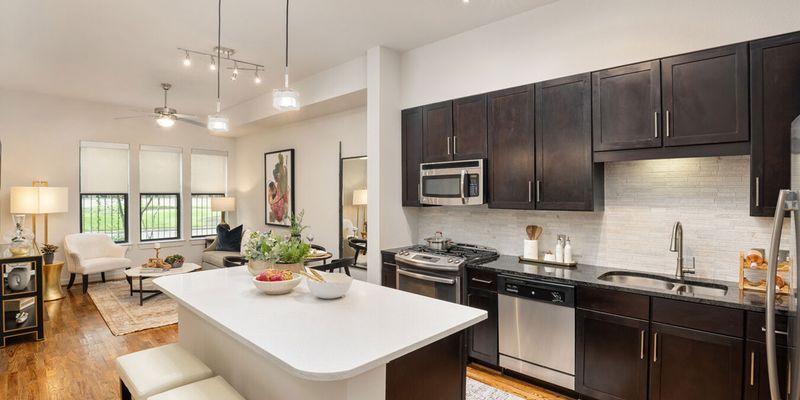 Houston Apartment: 500 Sage Rd