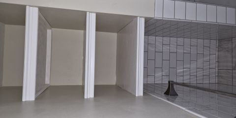 shelves in bathrm 5h.jpeg