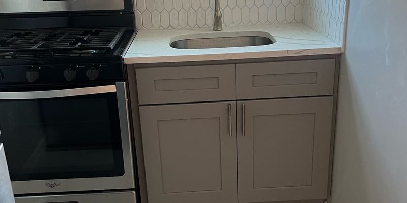 Newark Apartment: 10 Farley Ave