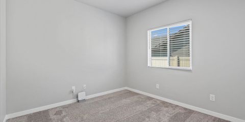 14-Bedroom.jpg