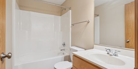 18-152 1894_N_Dubuque_Rd.jpg