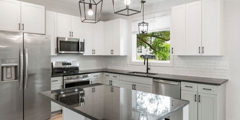 319C_Modern Farmhouse Kitchen.jpg