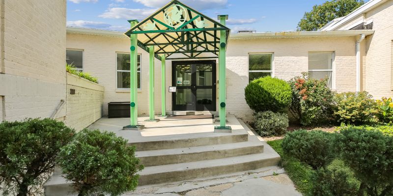 Kensington Apartment: 3015 Upton Drive