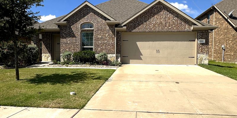 Waxahachie House: 223 Garden Grove Dr