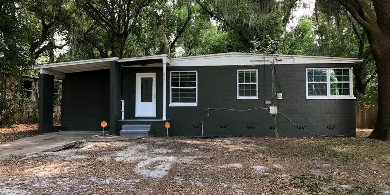 Jacksonville House: 6710 Helston Ct