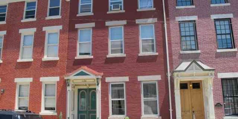 Dubuque Apartment: 1124 Locust Street