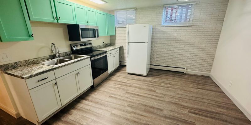Iowa City Apartment: 429 N Gilbert St