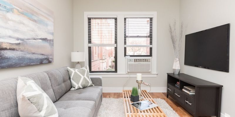 Chicago Apartment: 2910 N Mildred Ave