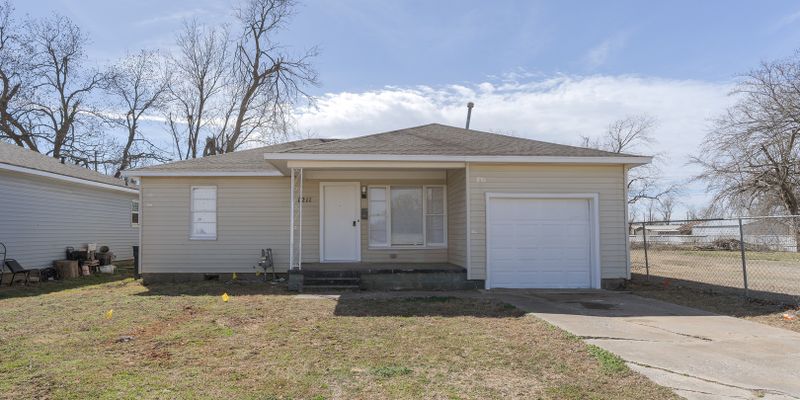 Shawnee House: 1211 W Wallace St