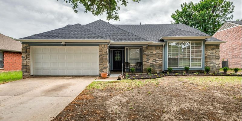 Rowlett House: 8110 Regatta Dr