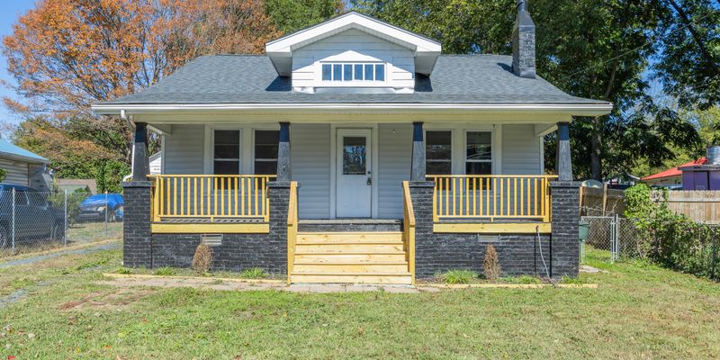 Ashboro House: 812 Ashdol St