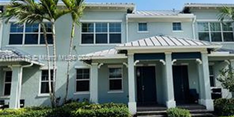 Hollywood House: 3956 Poinciana Ln