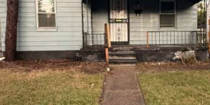 Detroit House: 19196 Oakfield Ave