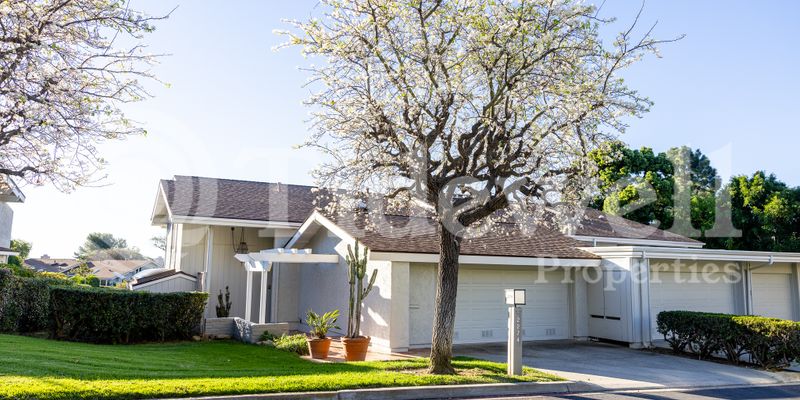 San Diego House: 2274 Caminito Castillo