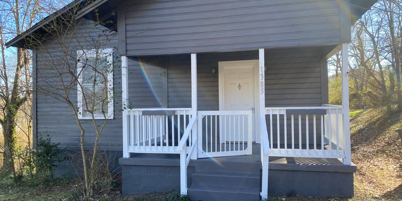 Montevallo House: 1385 Hwy 10