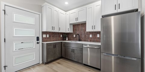 918_7th_St_SE (33 of 62).jpg