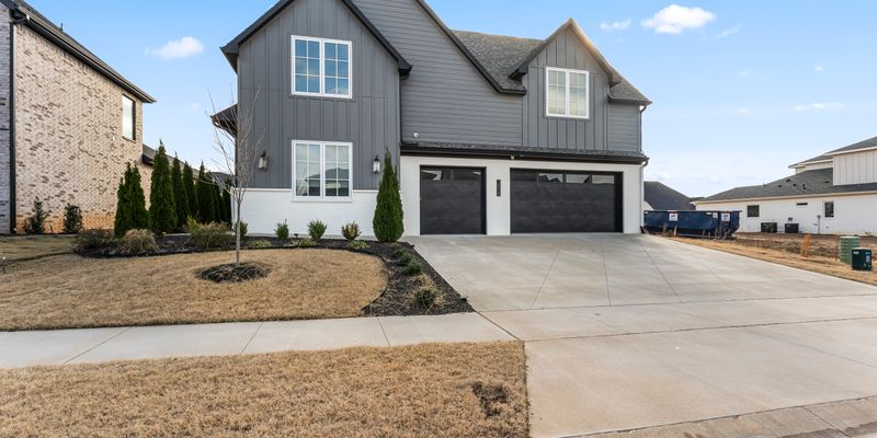 Bentonville House: 3505 SW Radiance Ave