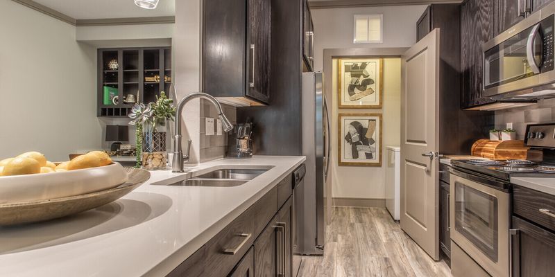 Houston Apartment: 998 Crosby St