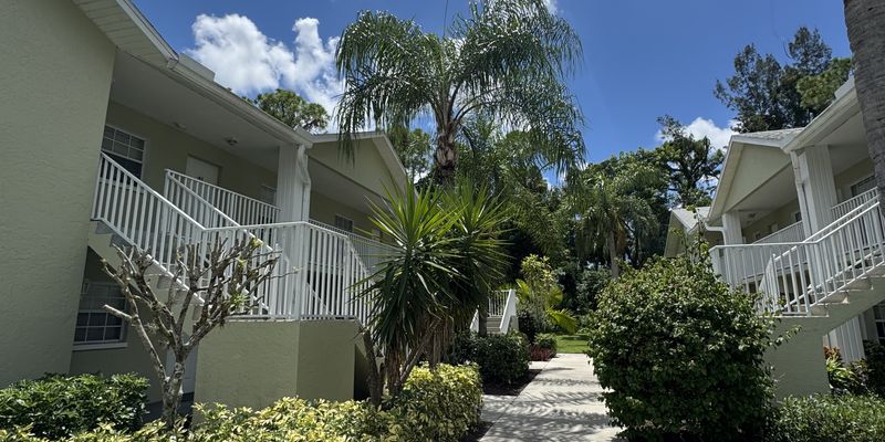 Bonita Springs House: 28261 Pine Haven Way