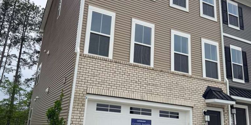 Chesterfield Townhome: 8720 Pioneer Hl Dr
