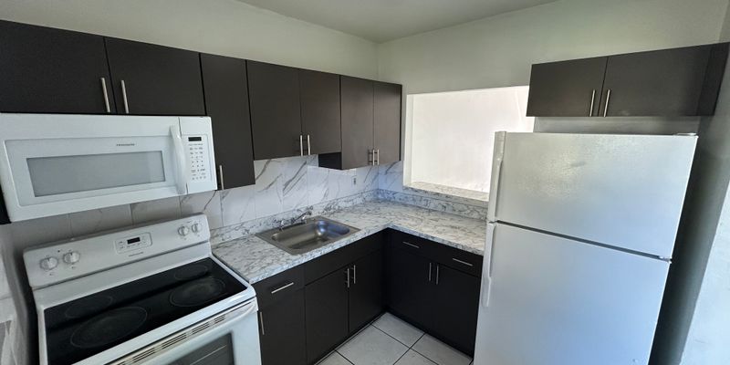 Miami Gardens Apartment: 18255 Northwest 23rd Avenue
