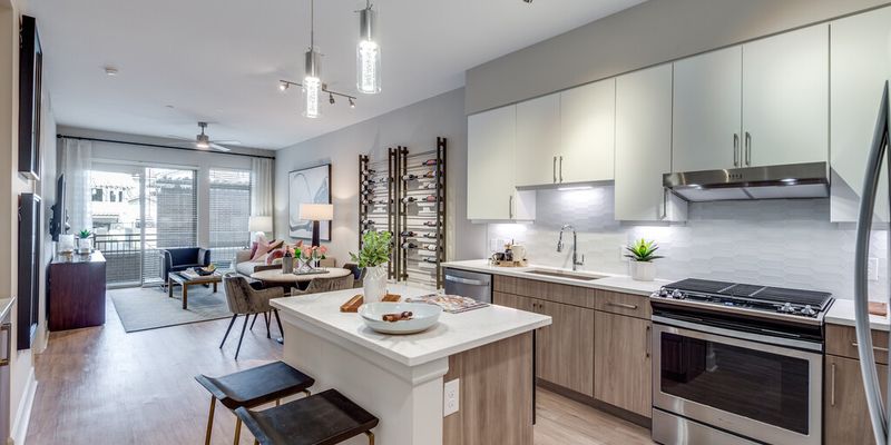 Houston Apartment: 1001 Eberhard St