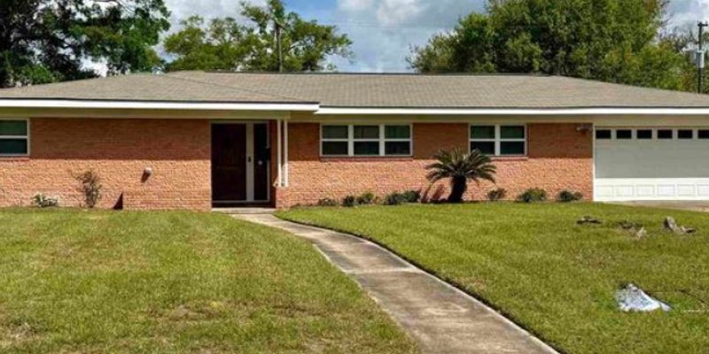 Beaumont House: 3450 Durwood Dr