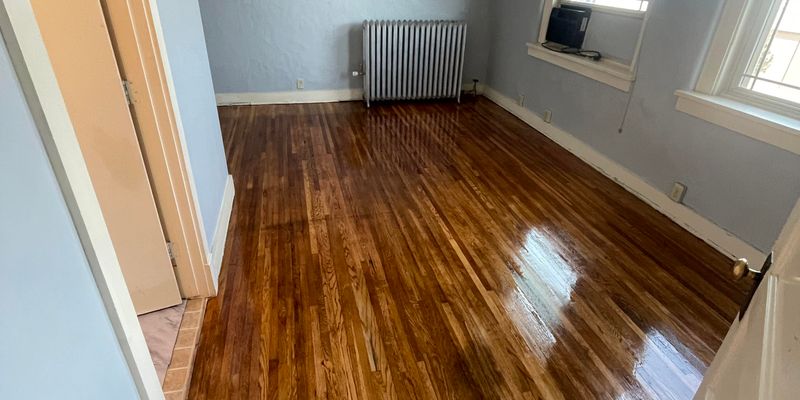 Newton Apartment: 109 1/2 E 6th St