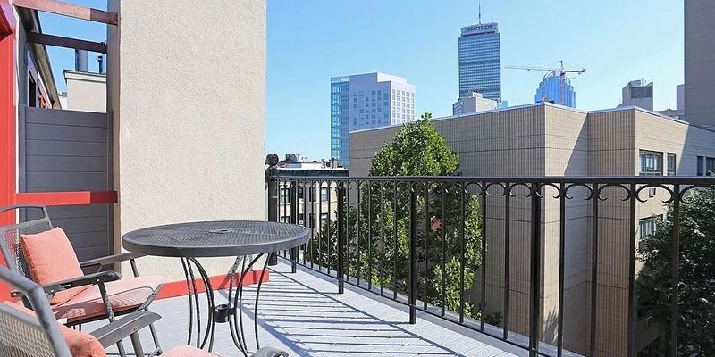 Boston House: 120 Norway St