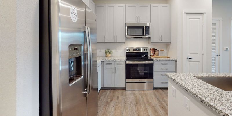 Houston Apartment: 1000 Antoine Dr