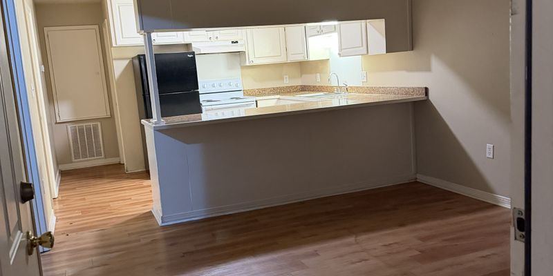 Petal Apartment: 125 W 9 Avenue