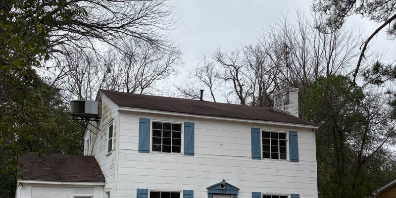 Montgomery House: 3963 S Court St