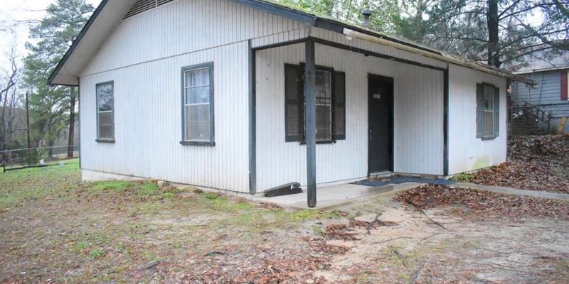 Nacogdoches House: 2423 Elizabeth St