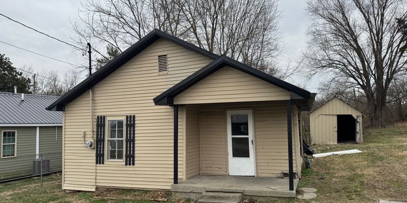 Glasgow House: 410 Bowen Ave