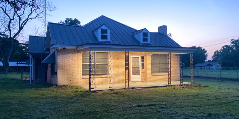 Tyler House: 14975 FM14