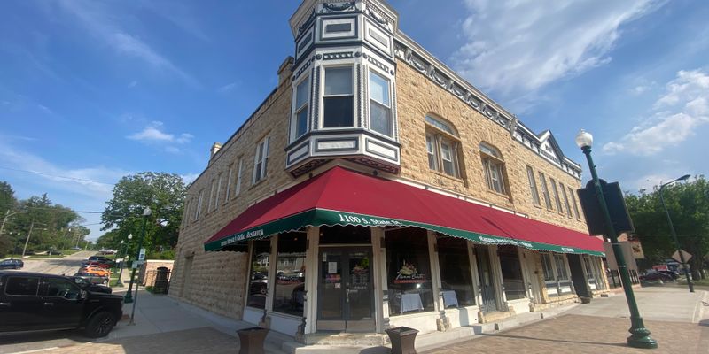 Lockport Apartment: 105 E 11th St