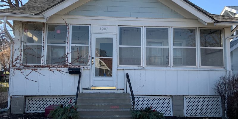 Omaha House: 4207 Barker Ave
