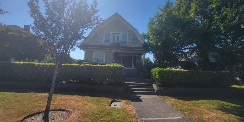 Everett Apartment: 2006 Rucker Ave