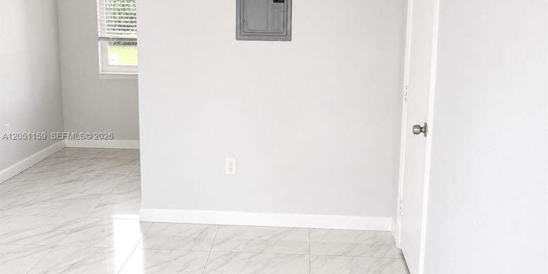 north miami House: 14399 NE 5th PL # 3