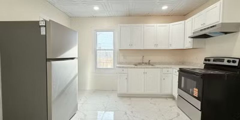 Plymouth House: 210 Center Ave